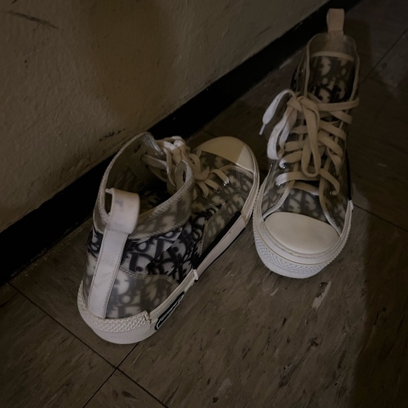 I’ve worn them 3 times I’m not into designer anymore and I need the money. - Picture 4 of 5